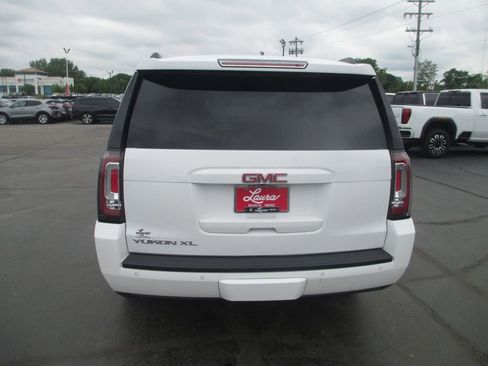 Used 2016 GMC Yukon XL SLT w/ Open Road Package AWD/4WD image 6