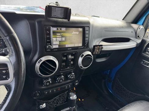Used 2016 Jeep Wrangler Unlimited Rubicon AWD/4WD image 13