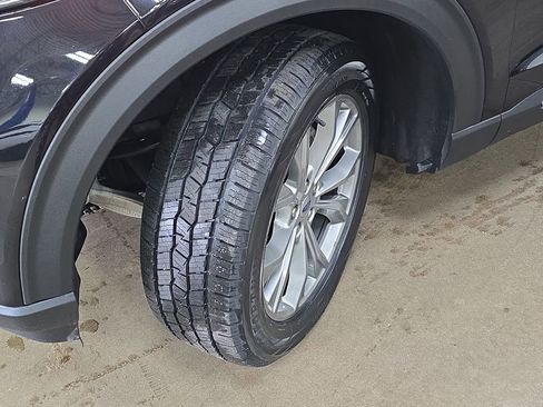 Used 2023 Ford Explorer XLT w/ Equipment Group 202A image 35