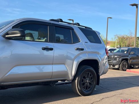 Certified 2025 Toyota 4Runner SR5 AWD/4WD image 10