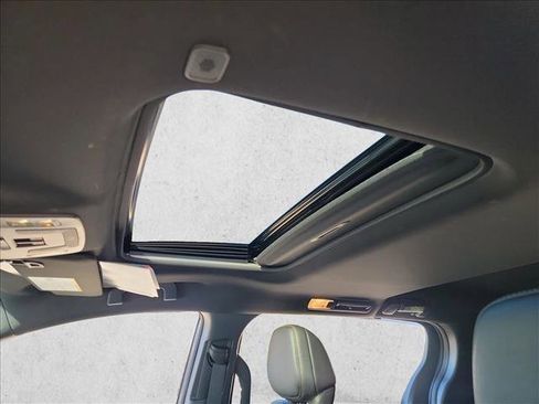 Used 2025 Toyota Sienna XLE Woodland Edition image 18