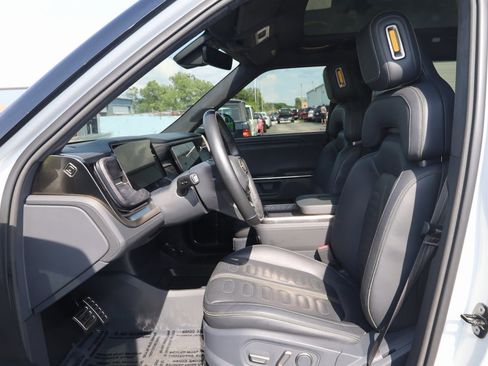 Used 2022 Rivian R1T Adventure image 11