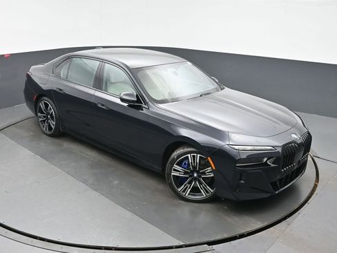 Used 2023 BMW i7 xDrive60 w/ Executive Package 2 image 34