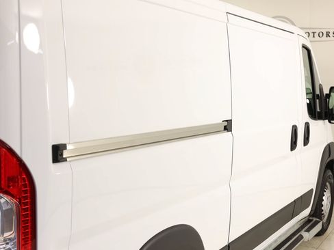 Used 2025 RAM ProMaster 2500 w/ U-Haul Equipment Group FWD image 30