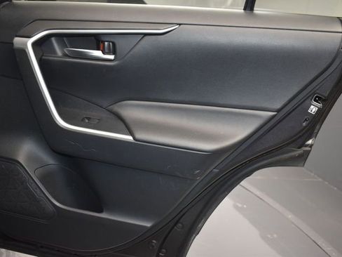 Used 2020 Toyota RAV4 XLE image 15
