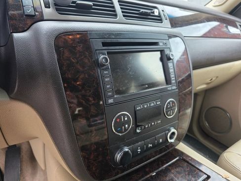 Used 2011 GMC Yukon XL Denali AWD/4WD image 8