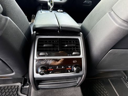 Used 2019 BMW 740i w/ Executive Package image 17