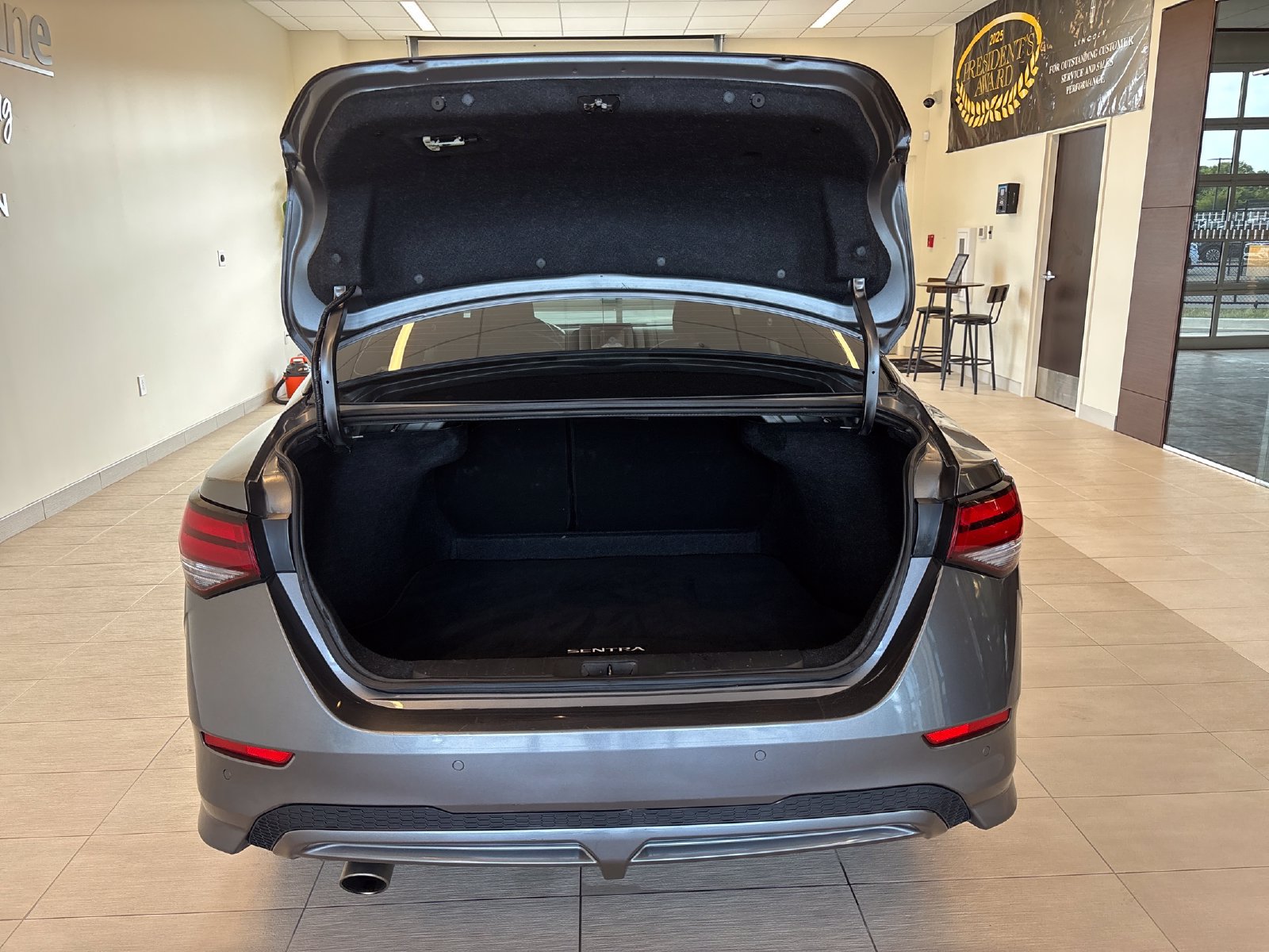Used 2022 Nissan Sentra SR FWD image 9