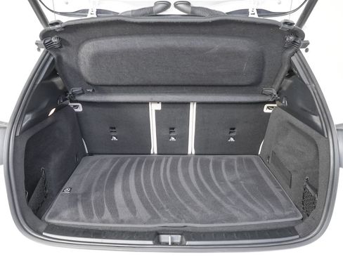 Used 2025 Mercedes-Benz GLA 250 4MATIC image 11