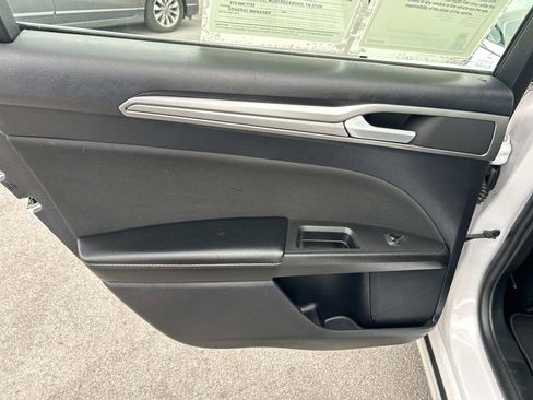 Used 2020 Ford Fusion SE FWD image 18