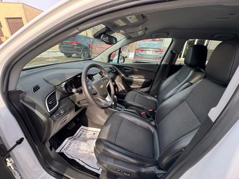 Used 2018 Chevrolet Trax LT w/ LT Convenience Package image 11