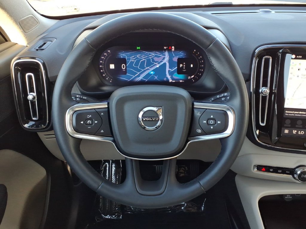 Certified 2024 Volvo XC40 B5 Plus AWD/4WD image 13