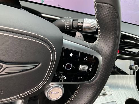 Used 2026 Genesis Electrified GV70 image 32