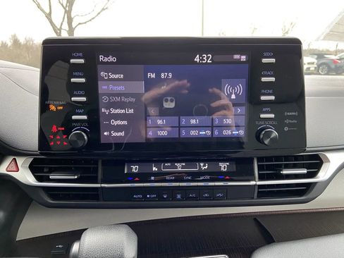 Used 2024 Toyota Sienna LE FWD image 18