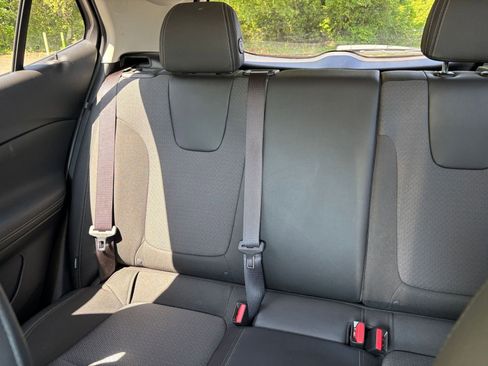 Used 2025 Buick Encore GX Preferred FWD image 38