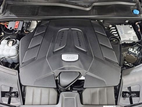 Used 2023 Porsche Cayenne image 40
