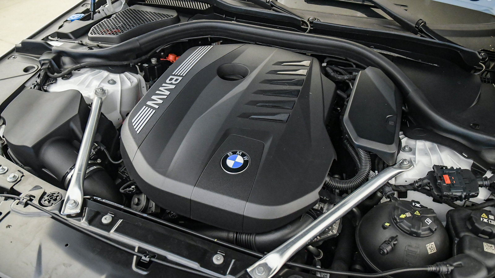 Certified 2025 BMW 540i xDrive w/ M Sport Package AWD/4WD image 28