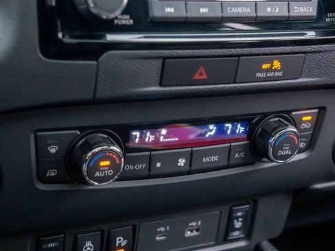 Used 2022 Nissan Frontier PRO-4X w/ Pro-4X Premium Package image 27