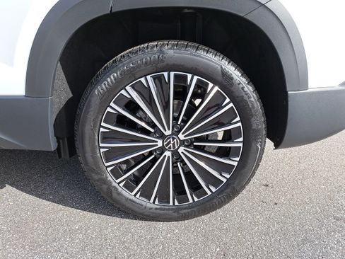 New 2026 Volkswagen Taos SE FWD image 30