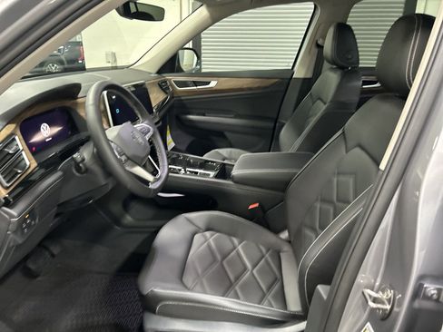 New 2025 Volkswagen Atlas SE image 12