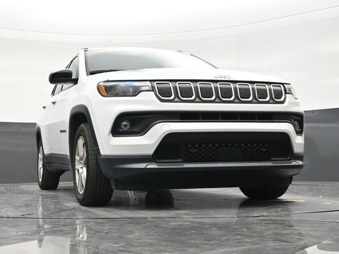 Used 2022 Jeep Compass Latitude FWD image 26