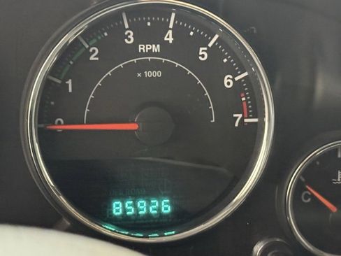 Used 2014 Jeep Wrangler Unlimited Freedom Edition image 9