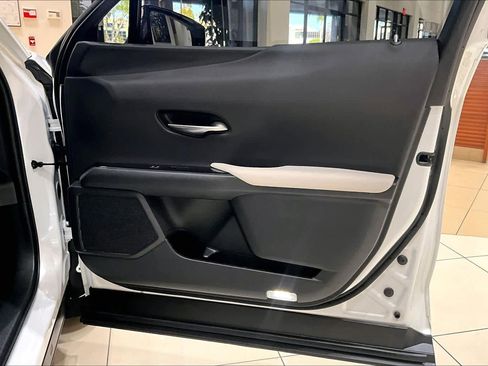 Used 2022 Lexus UX 200 w/ Accessory Package (Z1) FWD image 21