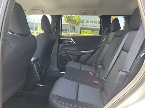 Used 2026 Mitsubishi Outlander ES FWD image 11