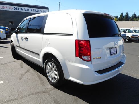 Used 2014 RAM C/V Tradesman FWD image 9