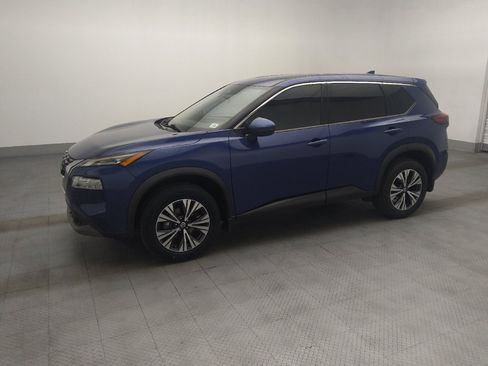 Used 2021 Nissan Rogue SV FWD image 2
