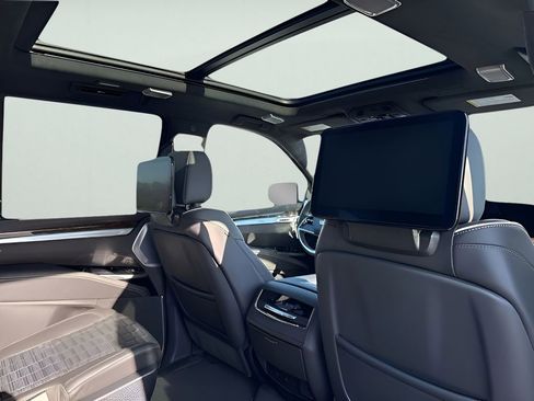 Used 2025 Cadillac Escalade Sport Platinum image 15