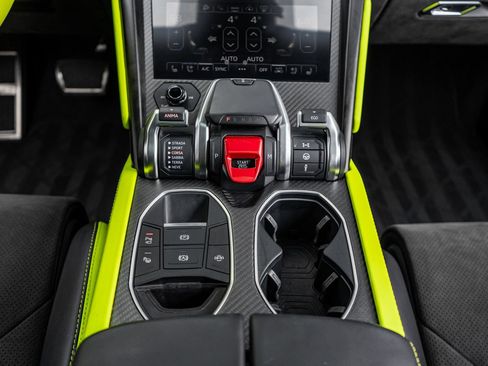 Used 2022 Lamborghini Urus AWD/4WD image 33