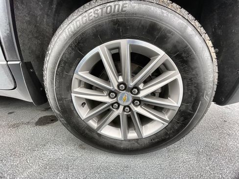 Used 2024 Chevrolet Traverse LT image 32