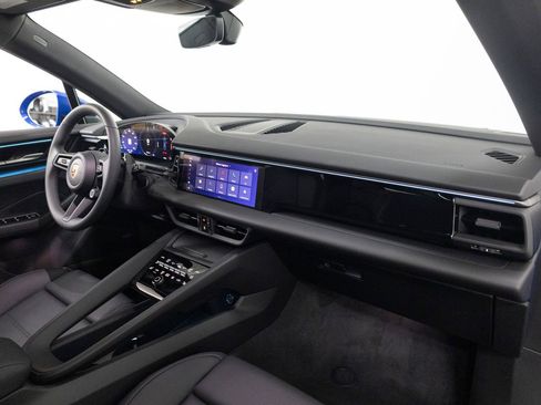 New 2026 Porsche Macan 4 Electric AWD/4WD image 41