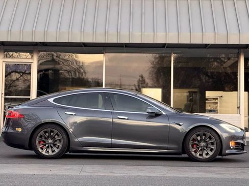Used 2020 Tesla Model S Long Range Plus image 3