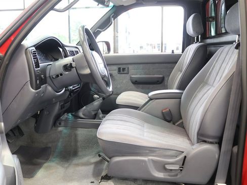 Used 2000 Toyota Tacoma 4x4 Regular Cab image 78