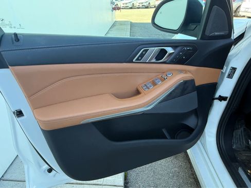 Used 2023 BMW X7 xDrive40i w/ Premium Package AWD/4WD image 13