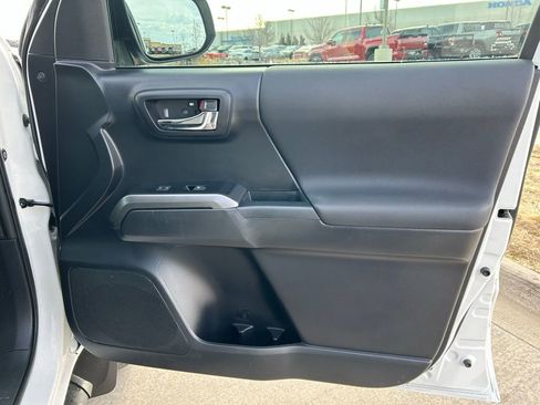 Used 2021 Toyota Tacoma TRD Sport w/ Technology Package image 29