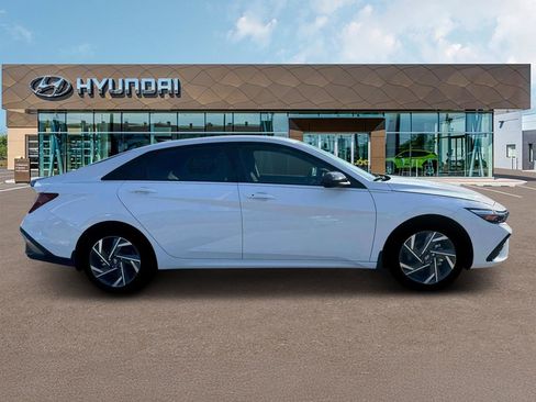 New 2025 Hyundai Elantra SEL w/ Cargo Package FWD image 9