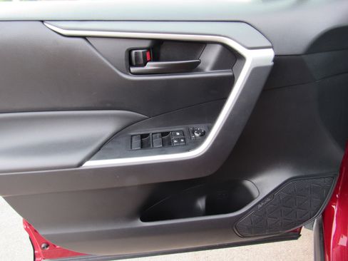 Used 2023 Toyota RAV4 LE AWD/4WD image 12