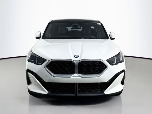 Used 2026 BMW X2 xDrive28i AWD/4WD image 2