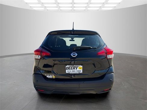 Used 2020 Nissan Kicks S image 7