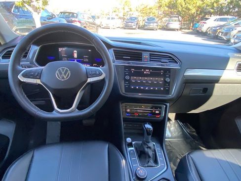 Certified 2022 Volkswagen Tiguan SE w/ Panoramic Sunroof Package image 12