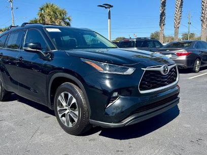 Used 2021 Toyota Highlander XLE