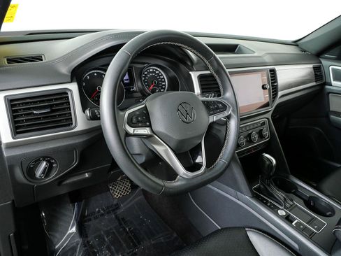 Used 2021 Volkswagen Atlas Cross Sport SE FWD image 4
