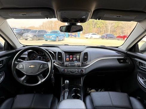 Used 2017 Chevrolet Impala LT FWD image 2