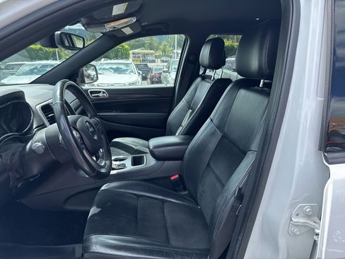 Used 2018 Jeep Grand Cherokee Altitude AWD/4WD image 4