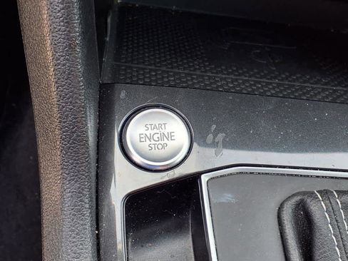 Used 2021 Volkswagen Tiguan SE image 20