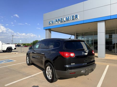 Used 2010 Chevrolet Traverse LT w/ Personal Connectivity Package FWD image 2