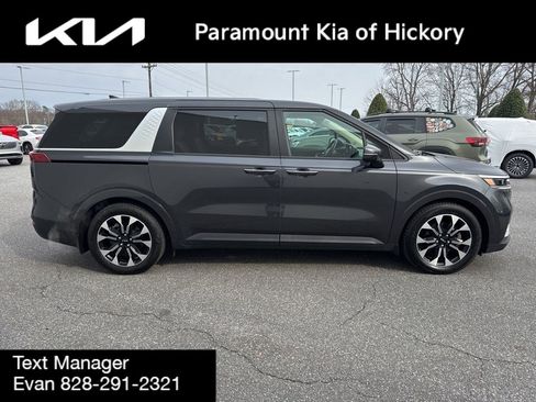 Used 2023 Kia Carnival EX image 8